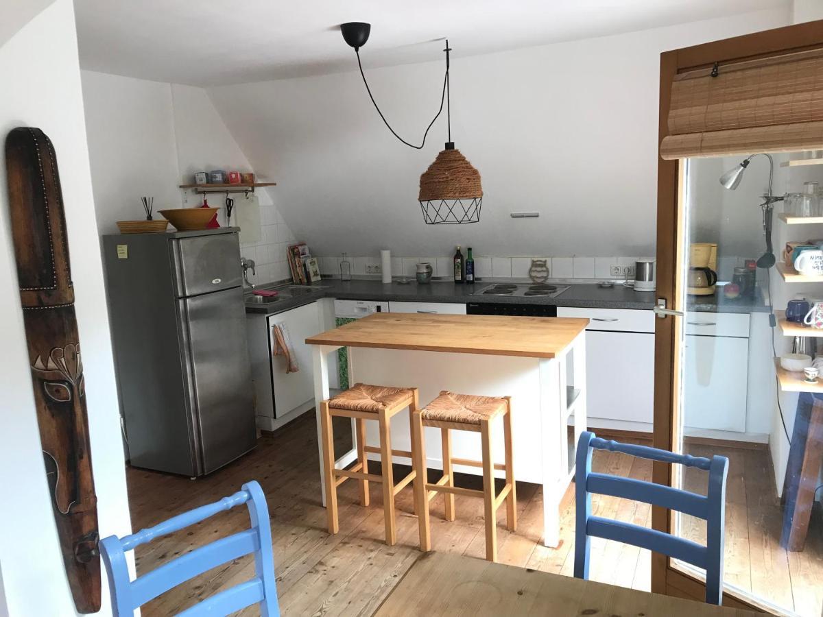Charmante Altbau-dg-wohnung Appartamento *
