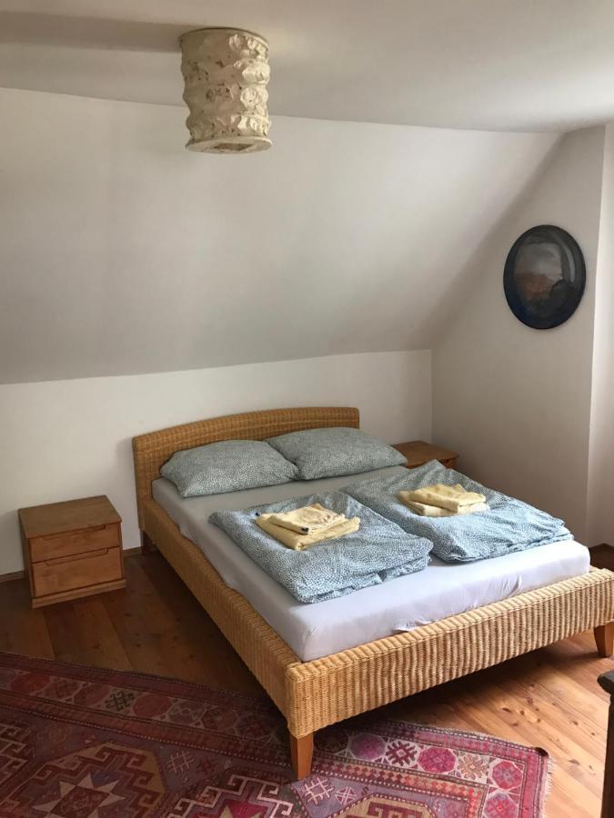 Charmante Altbau-dg-wohnung Appartamento